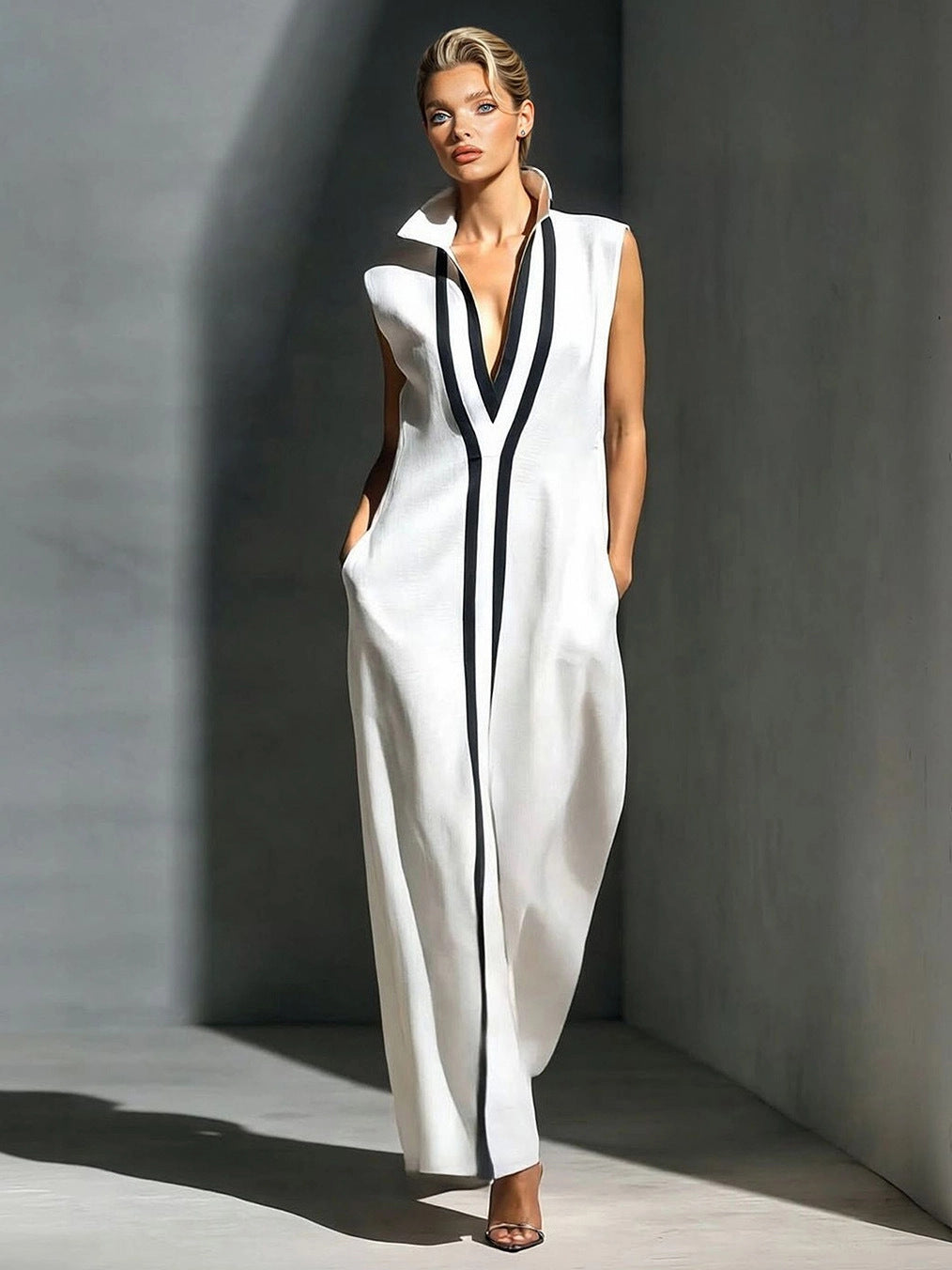 Minimalist Contrast Stripe Maxi Dress - Elegant V-Neck Sleeveless Gown with Pockets