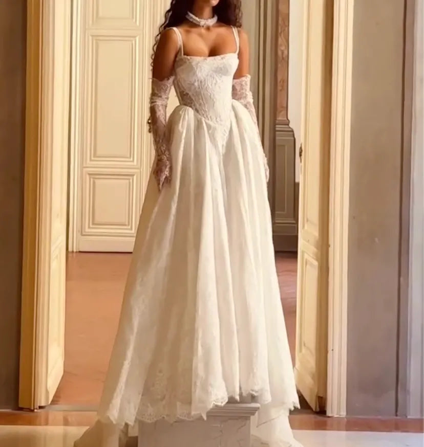 Spaghetti Strap Square Neck Lace A-Line Wedding Dress Vintage Corset Bridal Gown With Scalloped Hem