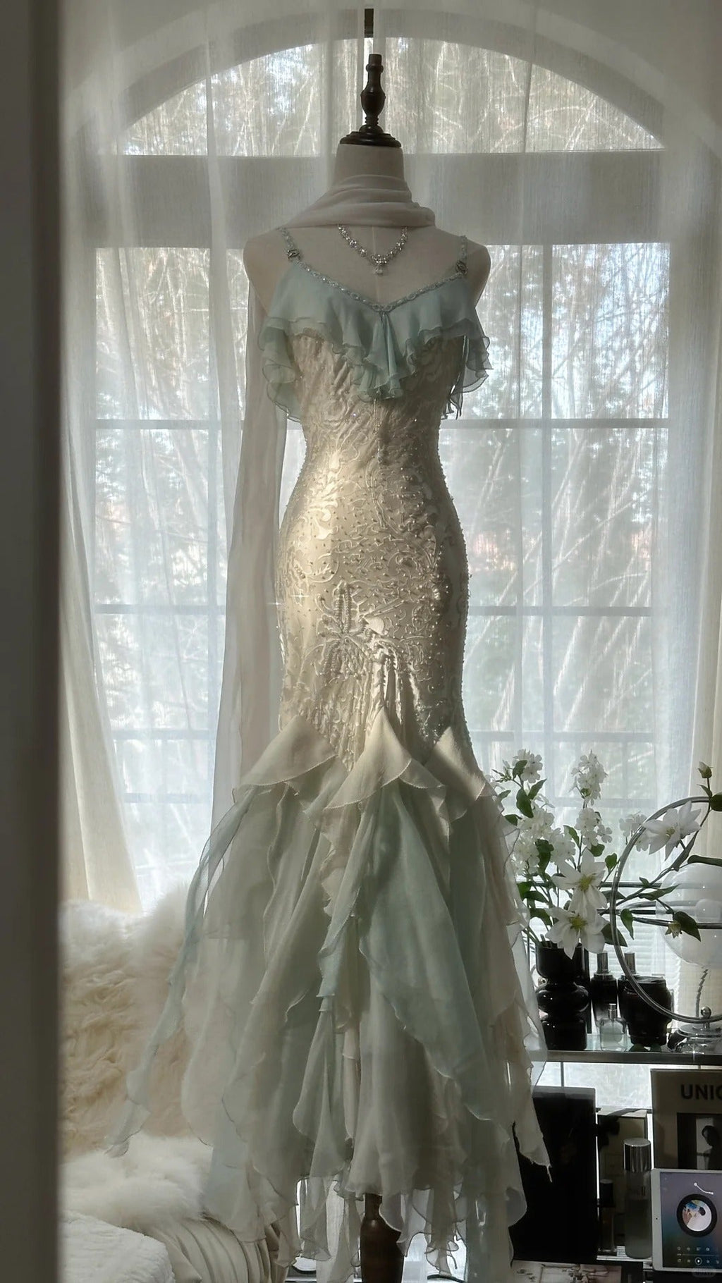 White Mint Green Romantic Fashion Elegant Delicate Beaded Lace Spaetti Straps Long Tulle Chiffon Ruffle Ball Gown Evening Gown Party Dress 4056
