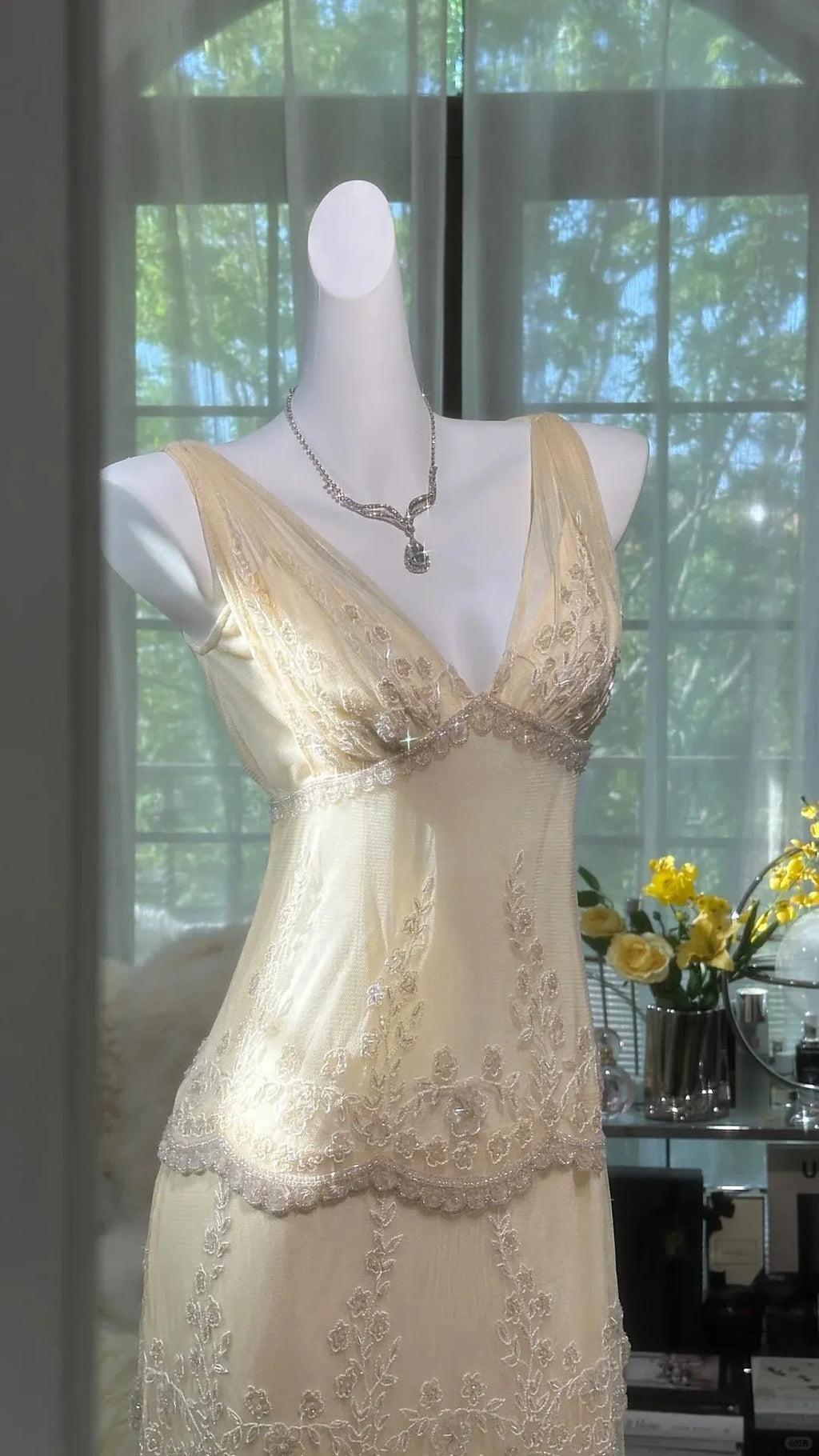 Cream Yellow V Neck Exquisite Beaded Lace Long Chiffon Tulle Ball Gown Evening Gown Wedding Party Gown Prom Gown Graduation Date Gown 3987