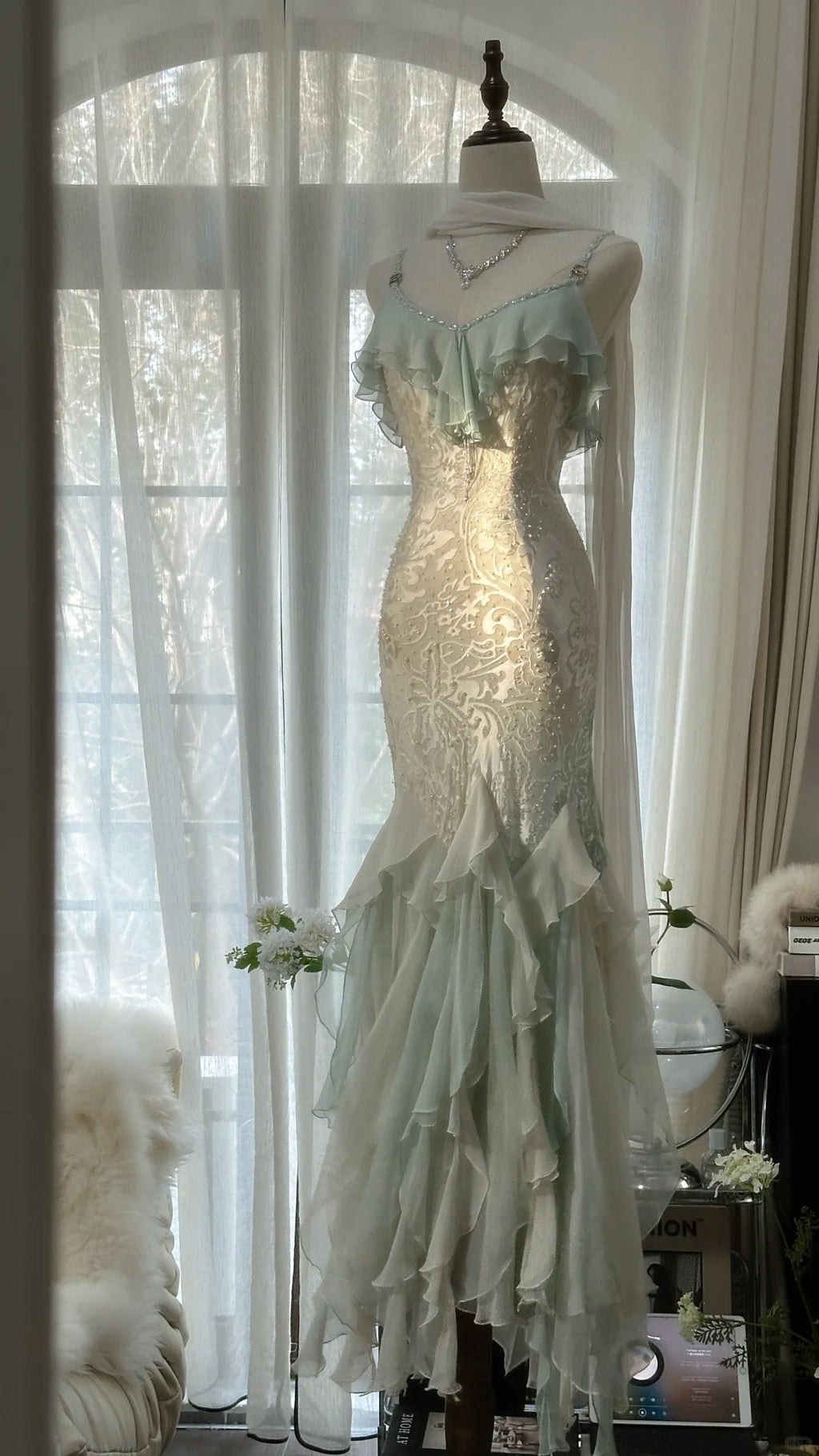 White Mint Green Romantic Fashion Elegant Delicate Beaded Lace Spaetti Straps Long Tulle Chiffon Ruffle Ball Gown Evening Gown Party Dress 4056