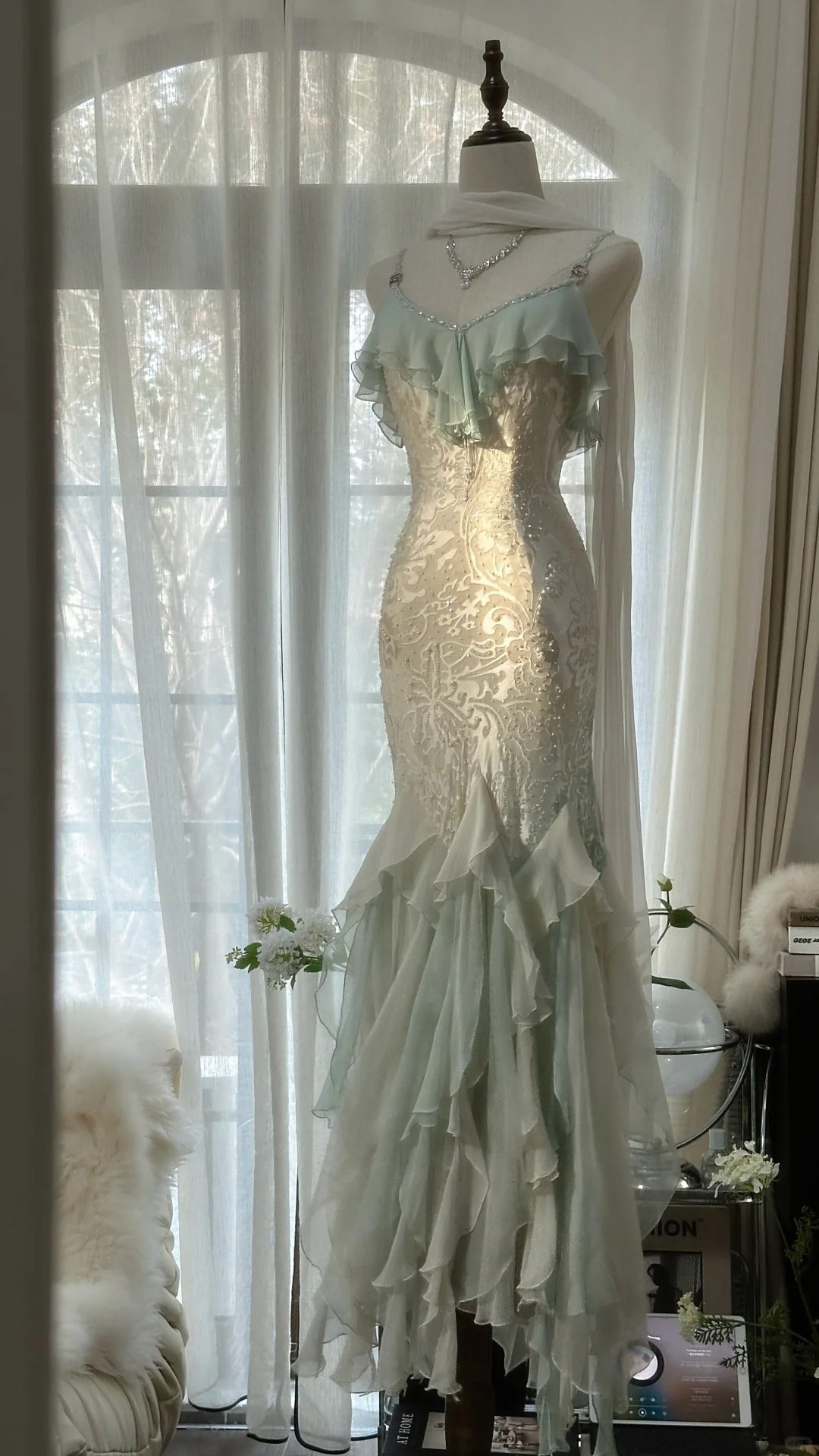 White Mint Green Romantic Fashion Elegant Delicate Beaded Lace Spaetti Straps Long Tulle Chiffon Ruffle Ball Gown Evening Gown Party Dress 4056