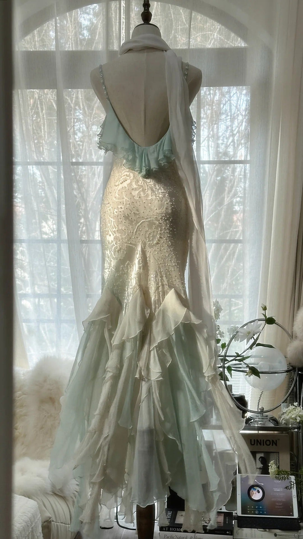 White Mint Green Romantic Fashion Elegant Delicate Beaded Lace Spaetti Straps Long Tulle Chiffon Ruffle Ball Gown Evening Gown Party Dress 4056