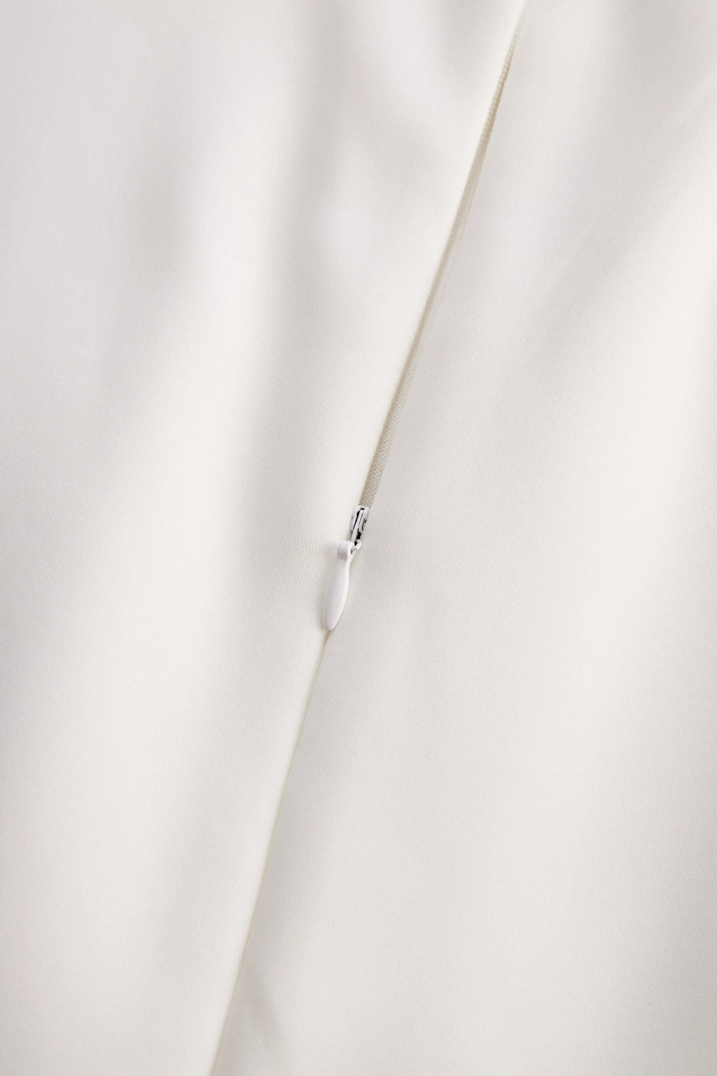 Elegant White Keyhole Pencil Dress