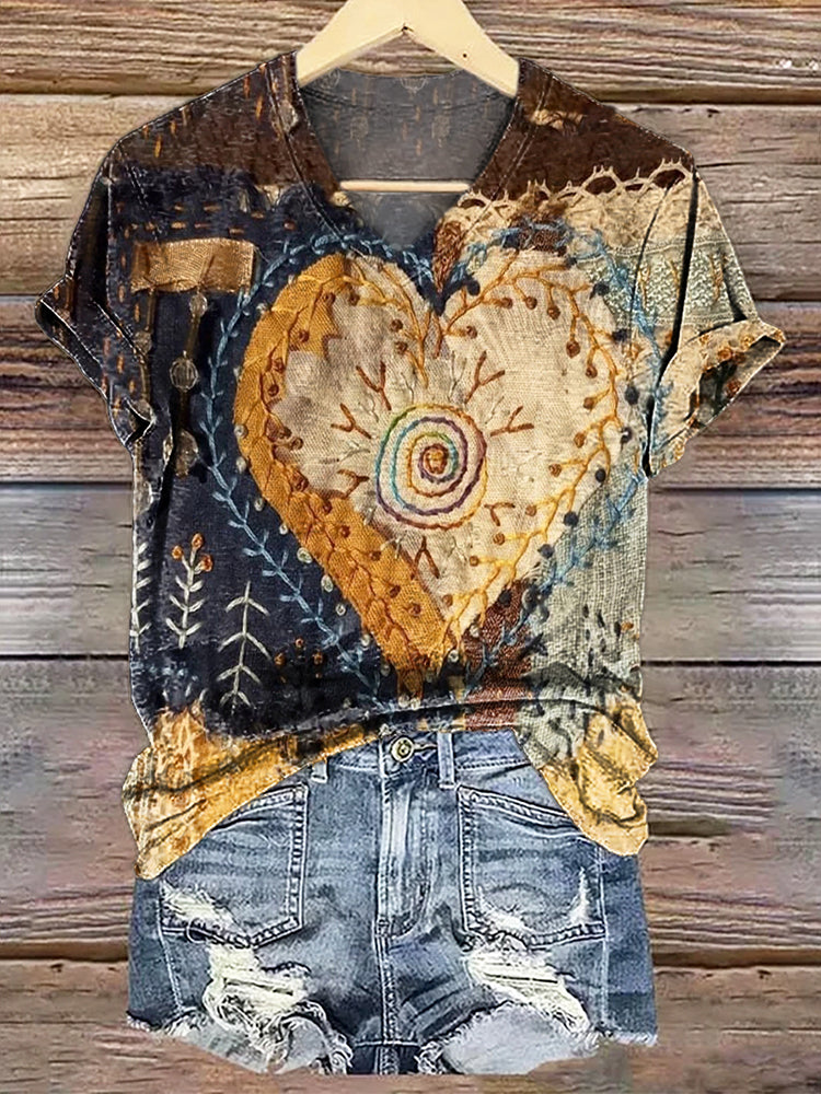 Women's Retro Ethnic Style Heart Shaped Collage Art Print V-neck Casual T-shirt