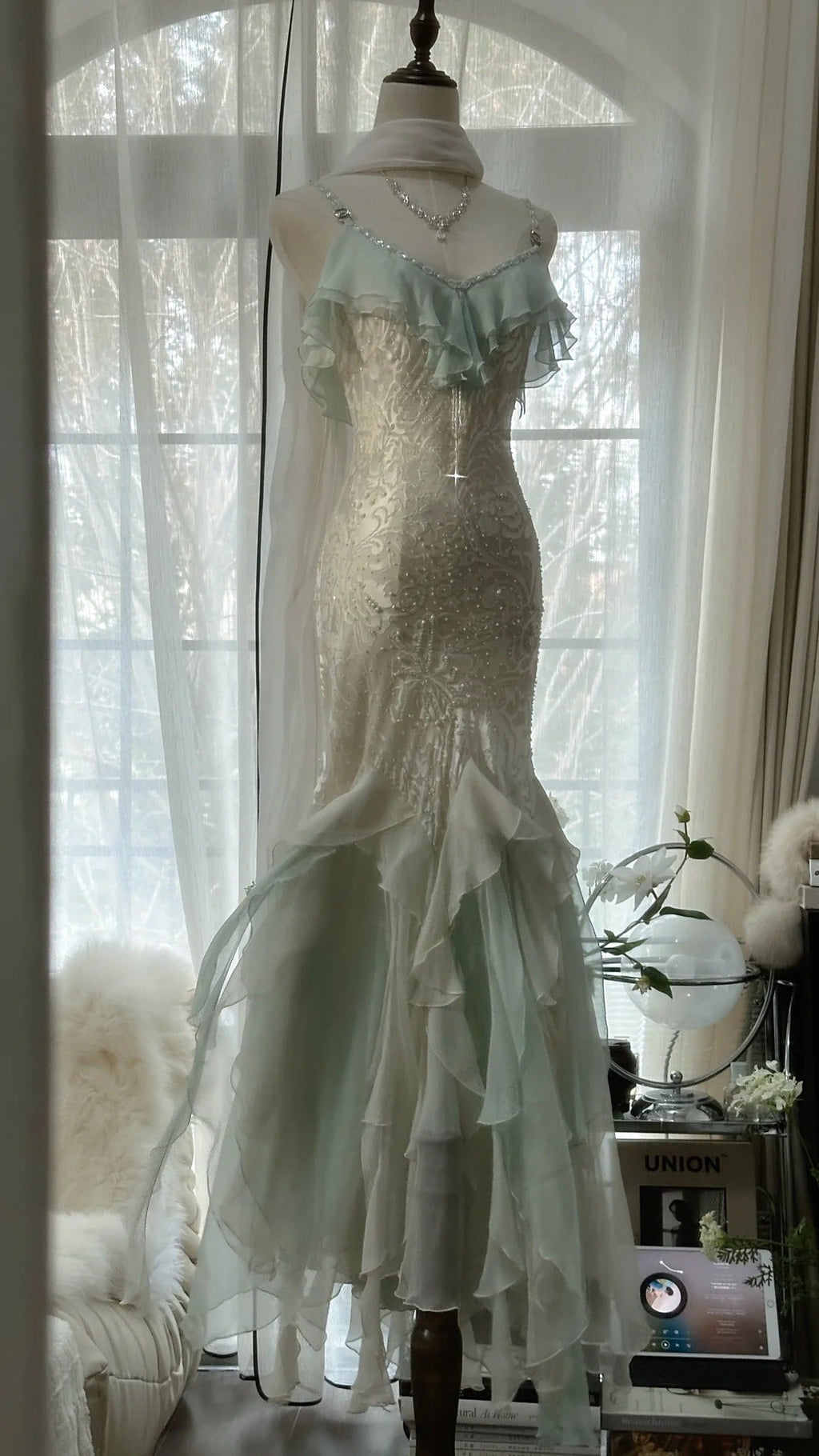White Mint Green Romantic Fashion Elegant Delicate Beaded Lace Spaetti Straps Long Tulle Chiffon Ruffle Ball Gown Evening Gown Party Dress 4056