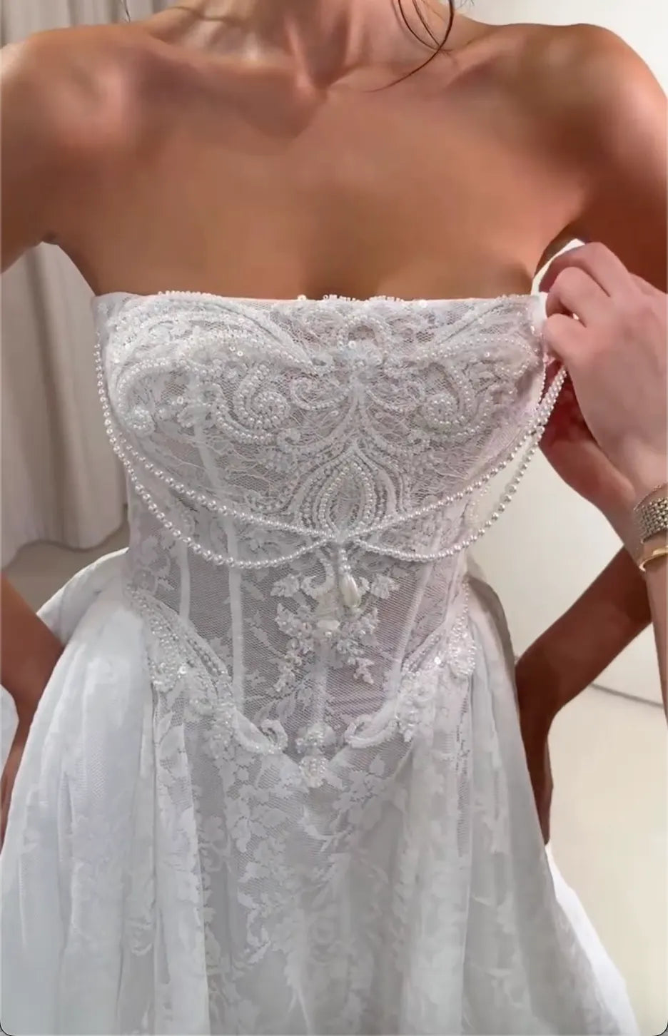 Strapless Lace Corset Ballgown Wedding Dress Vintage Floral Lace Bridal Gown With Pearl Chain