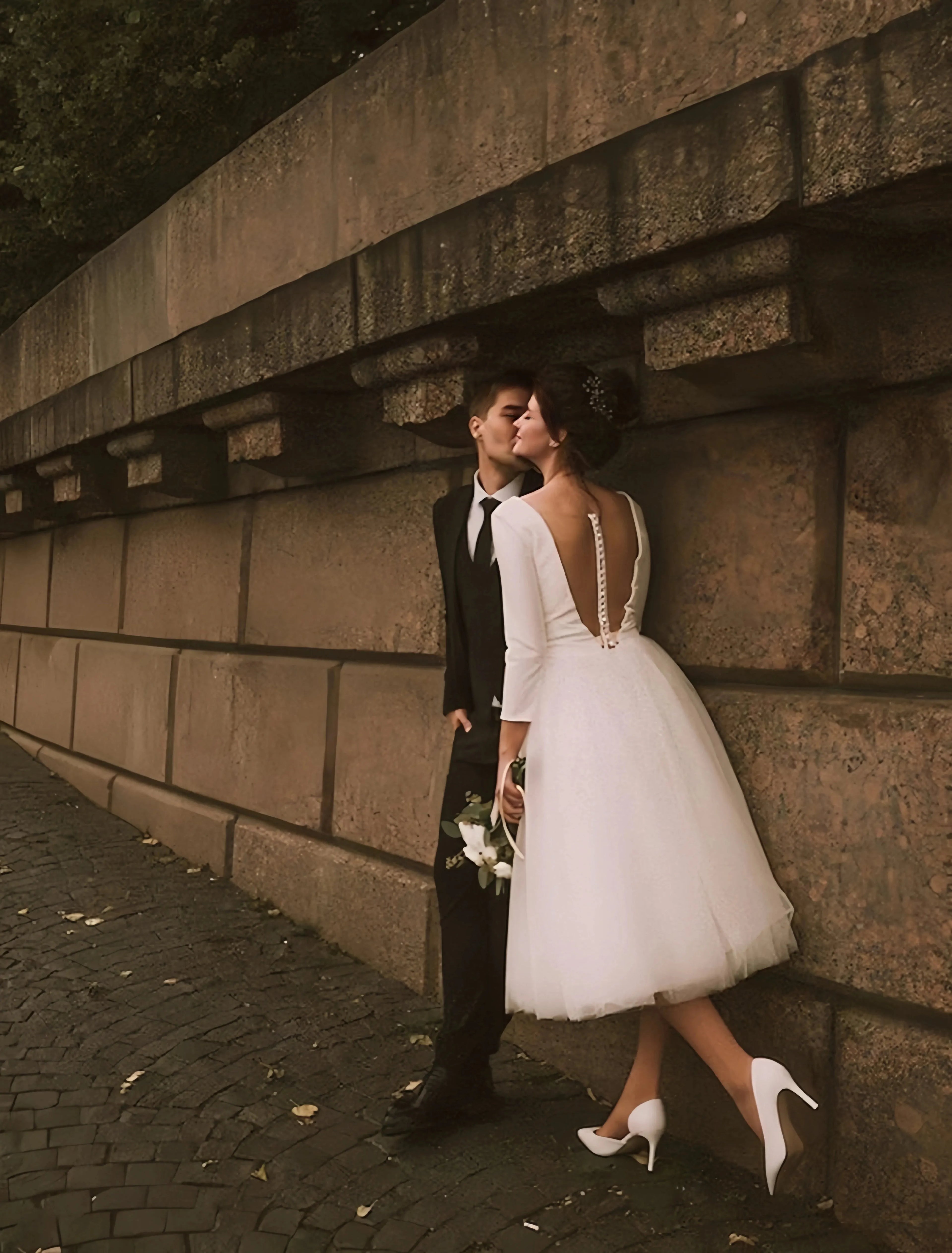 Long Sleeve Tulle V Neck Short Wedding Dress