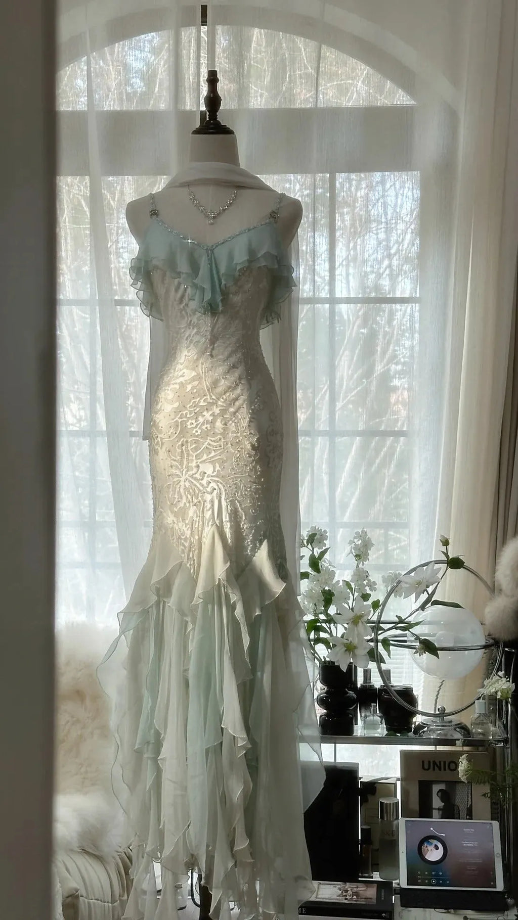 White Mint Green Romantic Fashion Elegant Delicate Beaded Lace Spaetti Straps Long Tulle Chiffon Ruffle Ball Gown Evening Gown Party Dress 4056