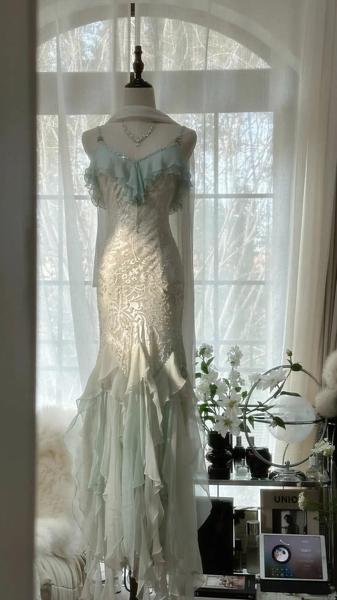 White Mint Green Romantic Fashion Elegant Delicate Beaded Lace Spaetti Straps Long Tulle Chiffon Ruffle Ball Gown Evening Gown Party Dress 4056