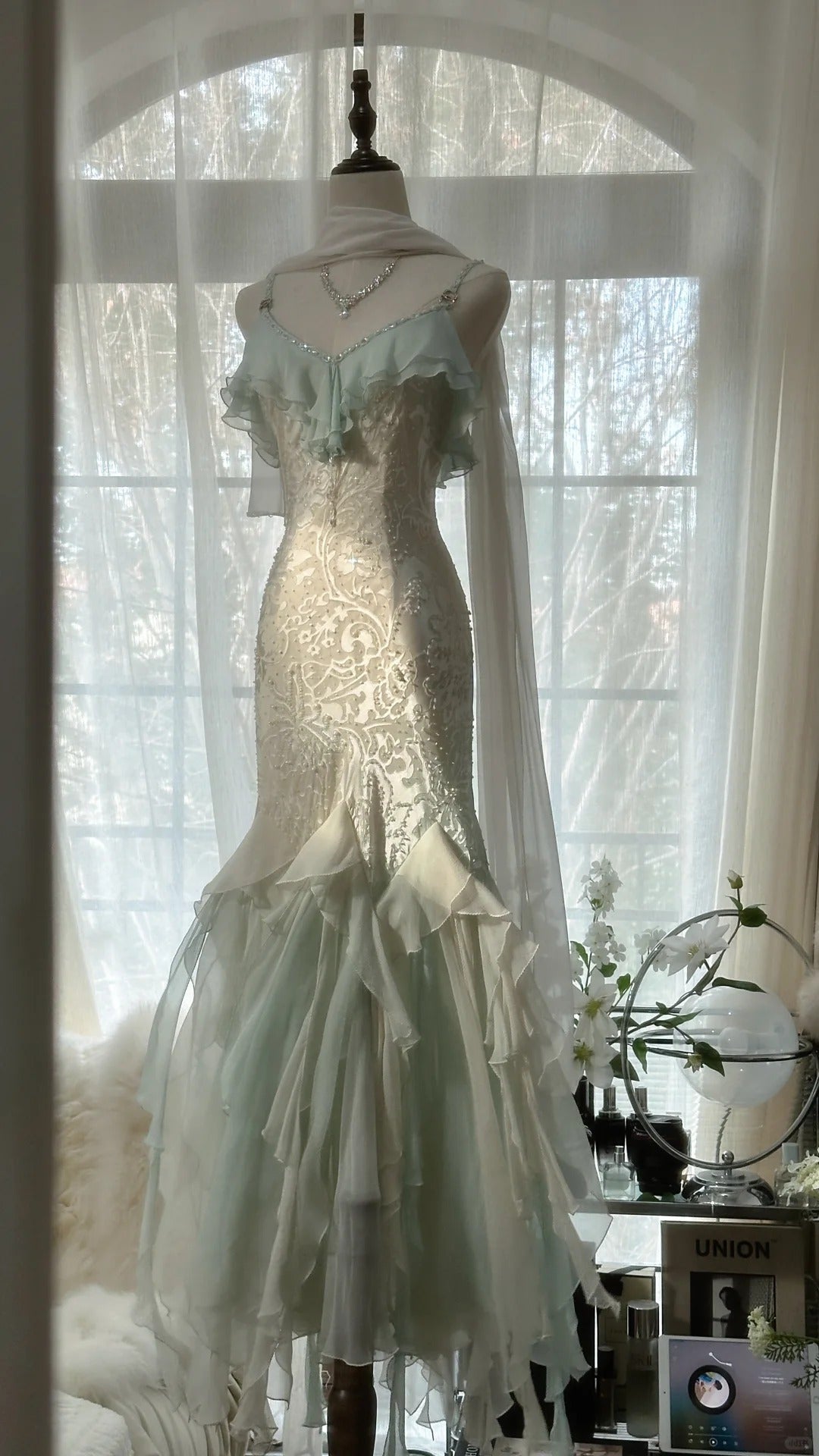 White Mint Green Romantic Fashion Elegant Delicate Beaded Lace Spaetti Straps Long Tulle Chiffon Ruffle Ball Gown Evening Gown Party Dress 4056