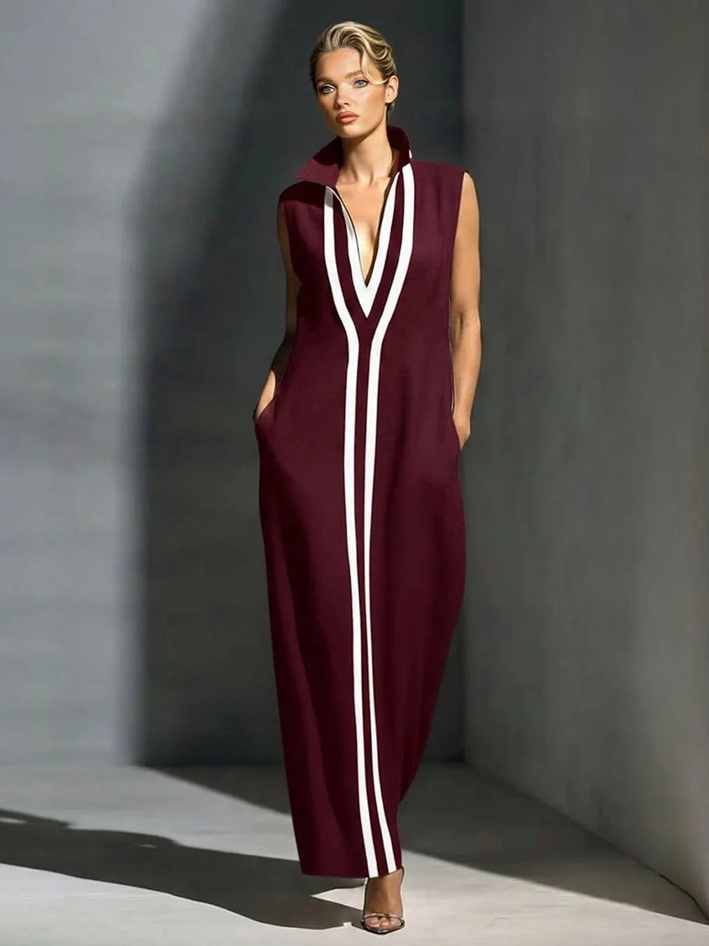 Minimalist Contrast Stripe Maxi Dress - Elegant V-Neck Sleeveless Gown with Pockets