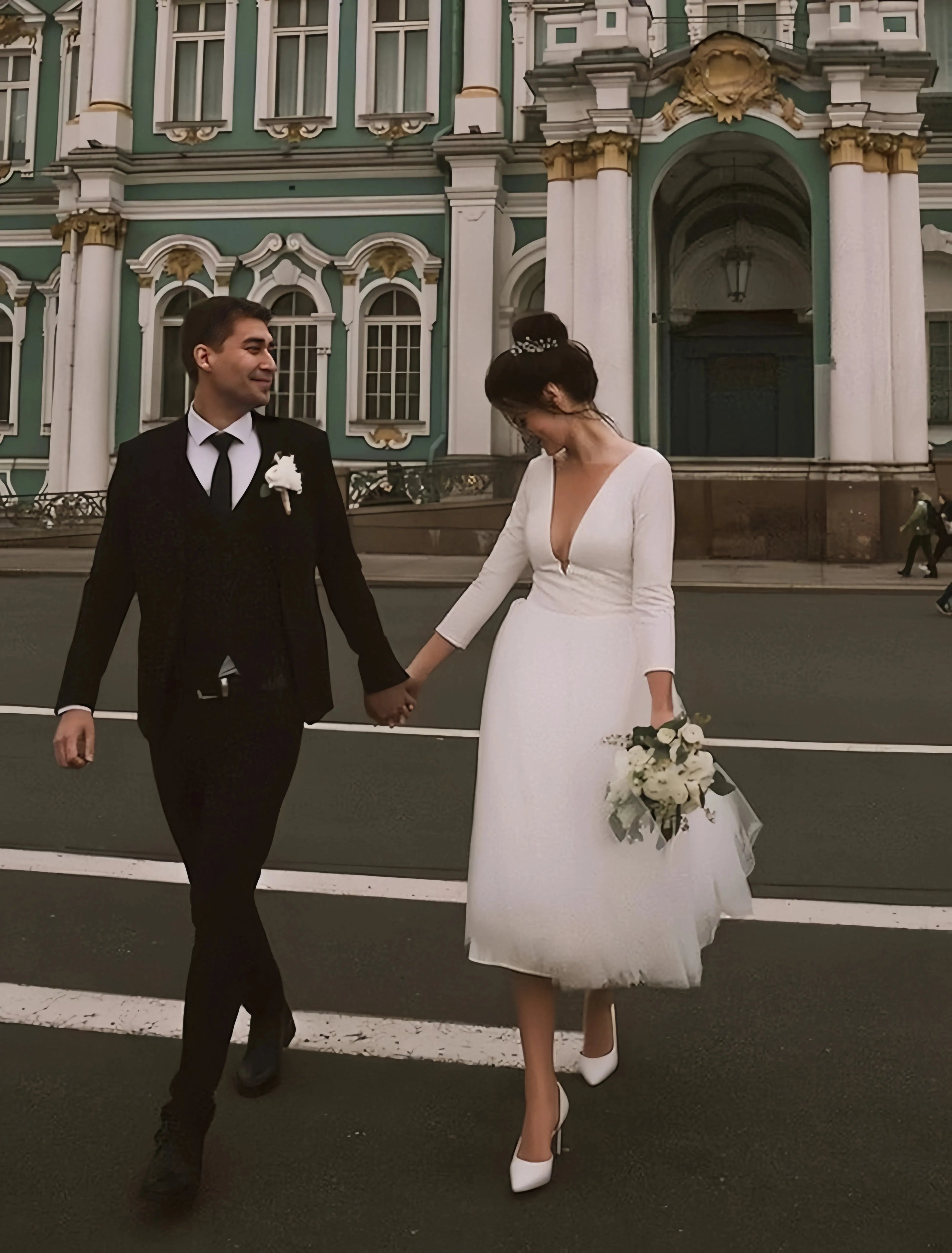 Long Sleeve Tulle V Neck Short Wedding Dress