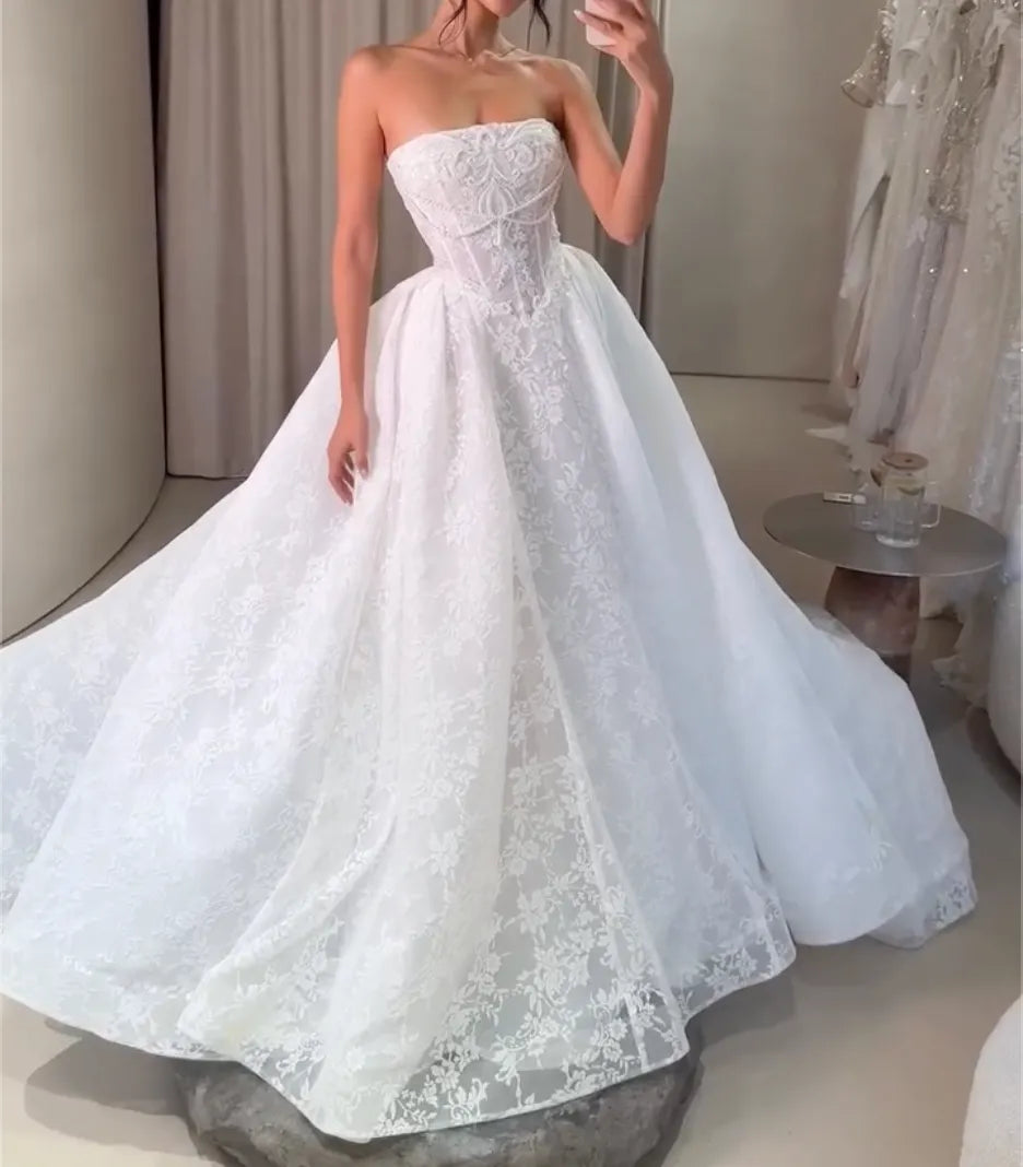 Strapless Lace Corset Ballgown Wedding Dress Vintage Floral Lace Bridal Gown With Pearl Chain