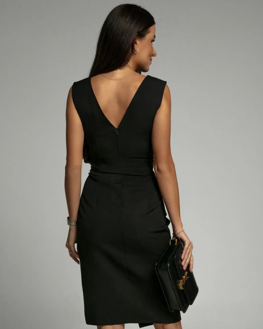 Fitted dress with V neckline and slit