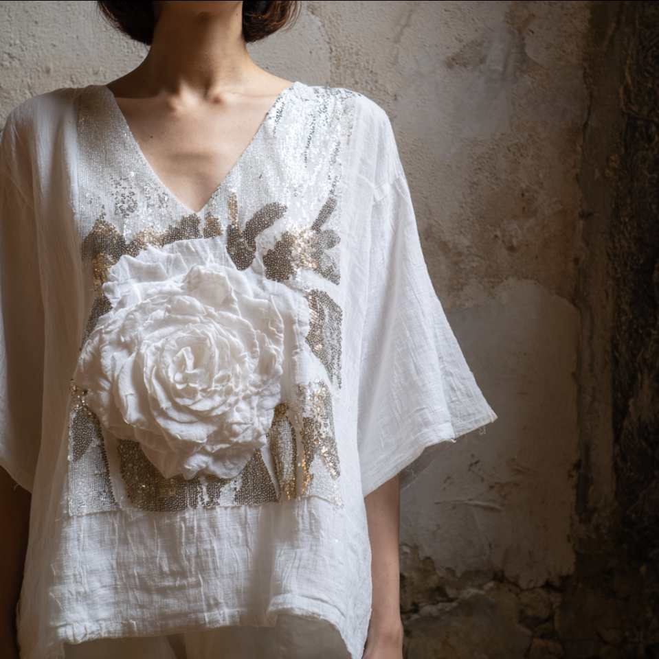 Bohemian Style Woman's V-neck White Rose Short-sleeved Shirt