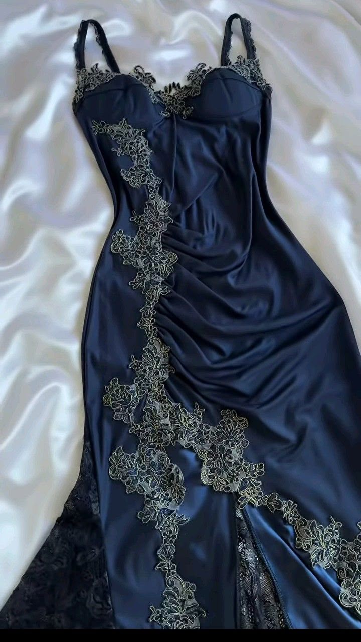 Blue gorgeous exquisite applique lace spaetti straps long satin prom dress evening dress party dress