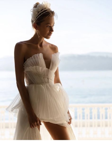 Bandeau Sleeveless Applique Ruched Tiered A-Line Mini Wedding Dress