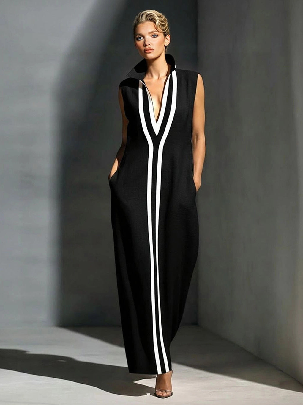 Minimalist Contrast Stripe Maxi Dress - Elegant V-Neck Sleeveless Gown with Pockets