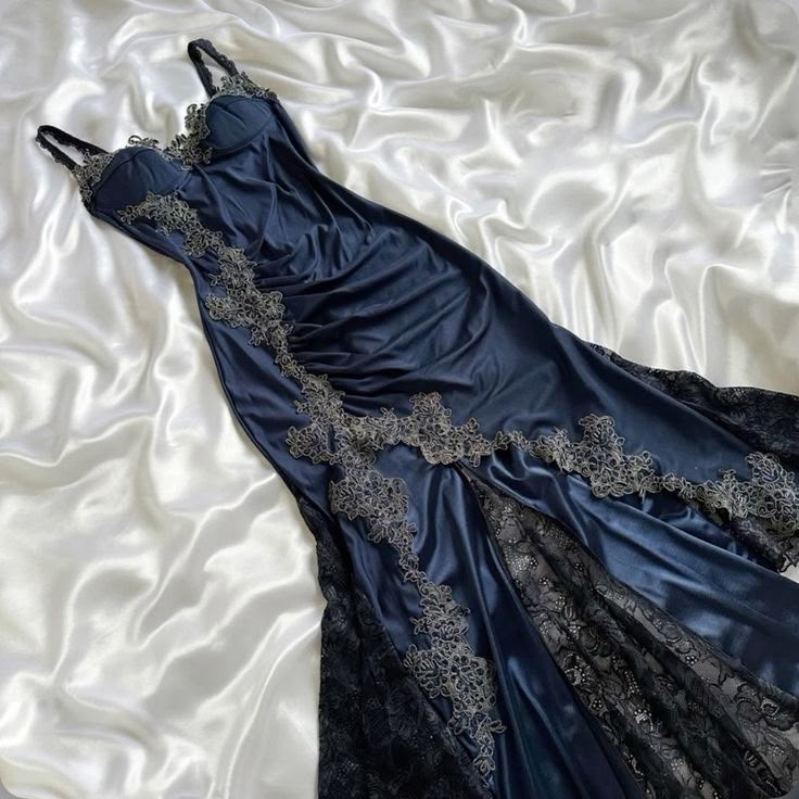 Blue gorgeous exquisite applique lace spaetti straps long satin prom dress evening dress party dress